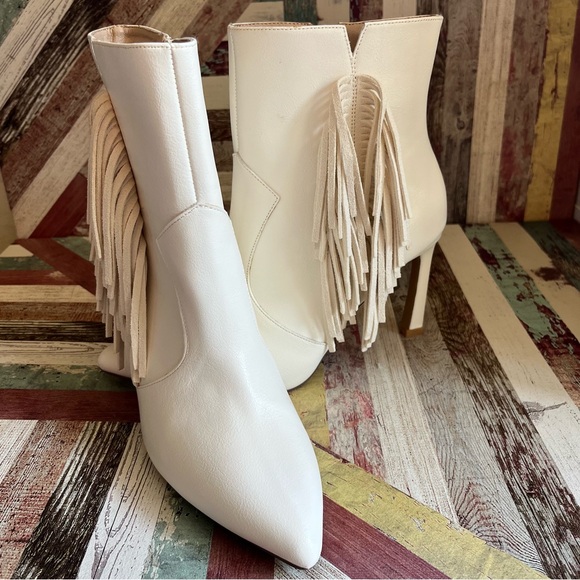 Oasis Society Pointed Toe Fringes Heel Boots Inside Zip White EUC Western SZ 9 - Picture 1 of 12